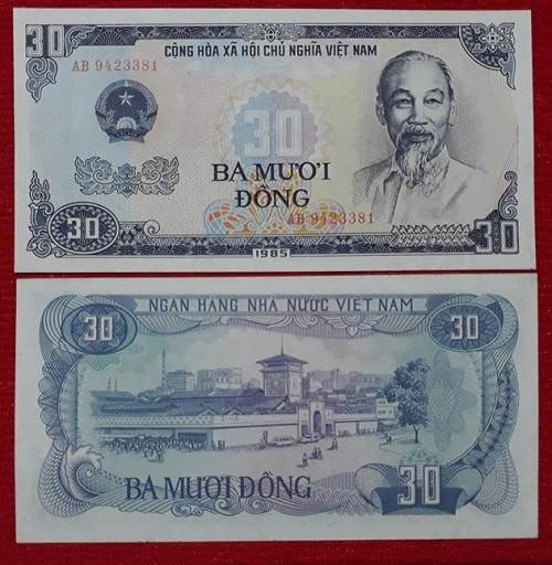 Tờ tiền 30 đồng được phát hành vào 1985 với mặt trước là chân dung Chủ Tịch Hồ Chí Minh còn mặt sau là chợ Bến Thanh