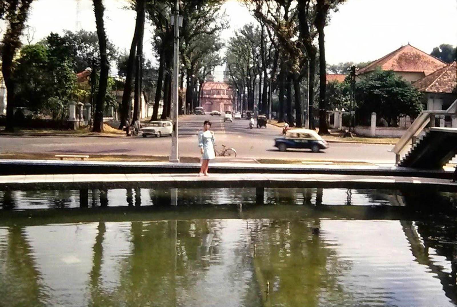 Hồ Con Rùa góc đường Duy Tân. Ảnh chụp 1971
