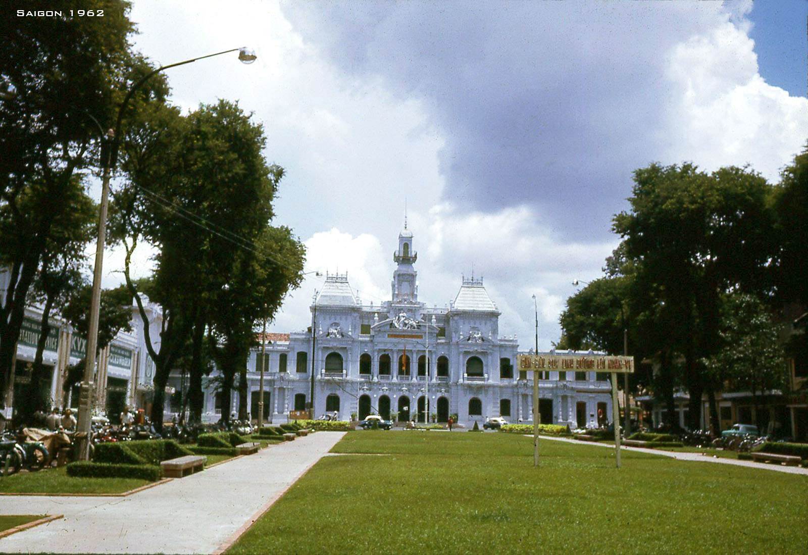 Tòa Đô Chánh, nay là trụ sở UBND Thành Phố Hồ Chí Minh