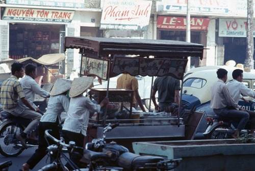 Sài Gòn năm 1968 – Xe mì trên phố Lê Lợi